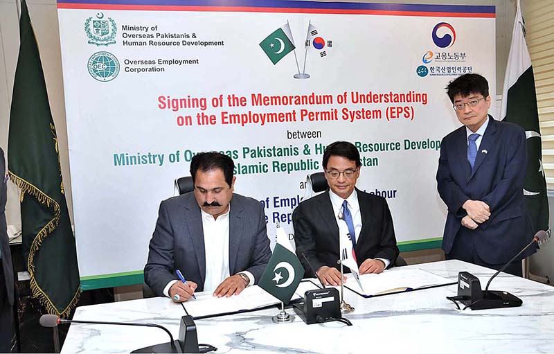 ISLAMABAD: December 05 – Federal Minister for Overseas Pakistanis & Human Resource Development Sajid Hussain Turi and Ambassador of the Republic of Korea in Islamabad Suh Sangpyo signing the documents during signing ceremony of Memorandum of Understanding on the Employment Permit System (EPS) between Ministry of Overseas Pakistanis & Human Resource Development Islamic Republic of Pakistan and Ministry of Employment and Labour the Republic of Korea-APP