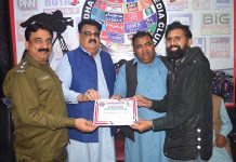 SDPO Shiekh Nasir Abbas giving best performance award to a journalist during award distributing by Media Club