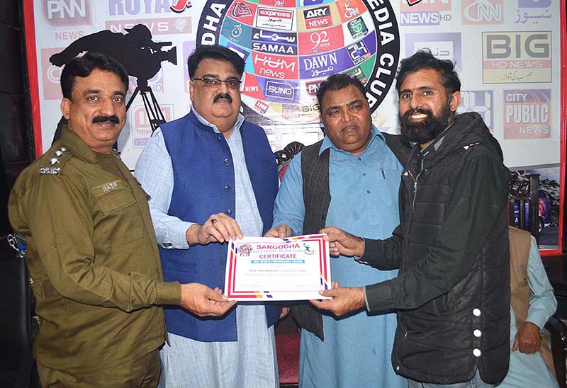 SDPO Shiekh Nasir Abbas giving best performance award to a journalist during award distributing by Media Club