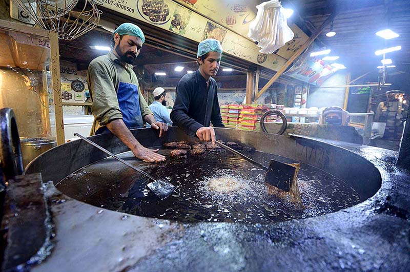 Vendors preparing traditional Chapli Kabab for customers at Haji Camp