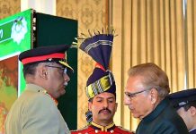 President Dr. Arif Alvi conferring the award of Nishan-i-Imtiaz (Military) upon the Chairman Joint Chiefs of Staff Committee (CJCSC), General Sahir Shamshad Mirza at a special investiture ceremony held at Aiwan-e-Sadr