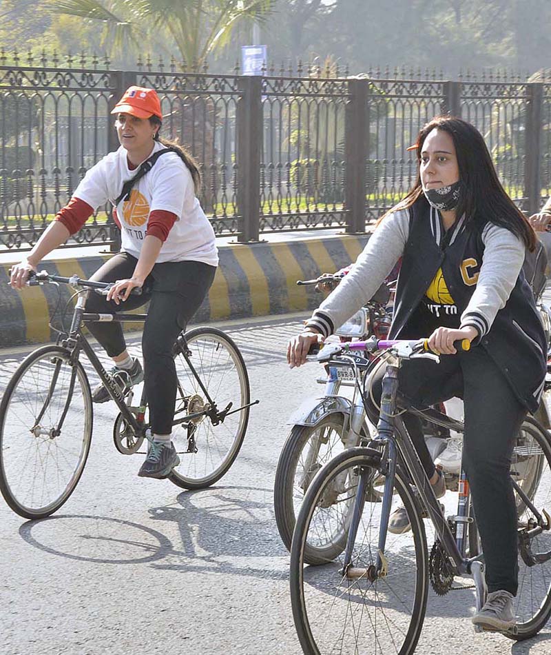 Chairman Capital Development Authority (CDA), Muhammad Usman and Chairperson NCSW, Nilofar Bakhtiar cutting ribbon to launch Cycling Rally to raise awareness and support the campaign against femicide in light of 16 days of activism, an international campaign to end gender-based violence at Jinnah Avenue.