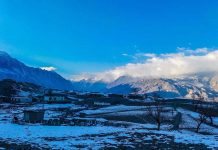 An attractive and eye catching view of the fresh snow covered mountain