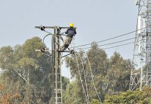 IESCO workers changing electric cables from the pole in the Federal Capital