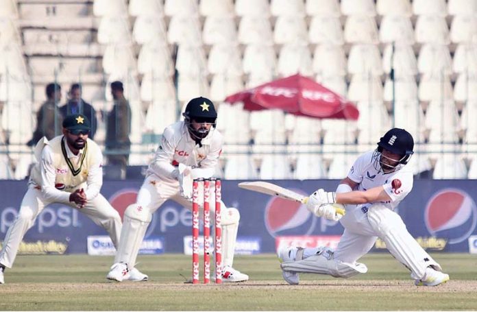 Pakistan bowling dominates on 1st day of 2nd test match against England