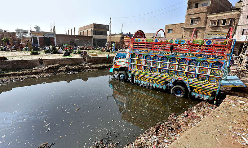 Sewerage water accumulated at Subzi Mandi which needs the attention of concerned authorities