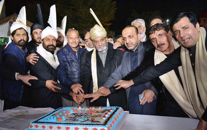 MPA Muhammad Mansha Ullah Butt, Youth Wing President Gujranwala and others cutting the cake on the foundation day of PML-N at PML-N house.