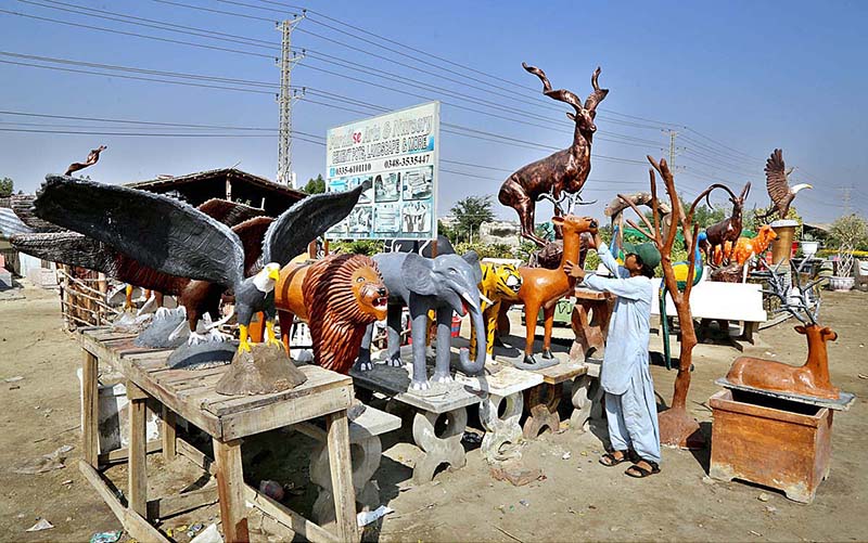 A vendor displaying animals models to attract the customer at Eidgah Road