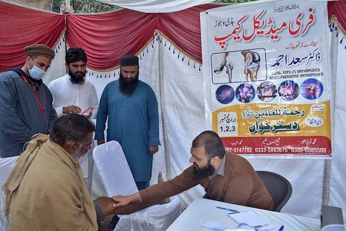Doctor examine patients in free medical camp organized by Rehmat-ul-Alamin Dastarkhan at Cacutta house