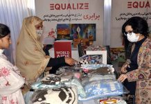 Women displaying exhibition stall during the seminar on "Commemoration of World AIDS Day 2022" organized by Ministry of National Health Services, Regulations and Coordination and UNAIDS & UN partners.