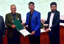 President Dr. Arif Alvi distributing the cheques of refund to taxpayers during the awareness seminar organized by Federal Tax ombudsman at Governor House.