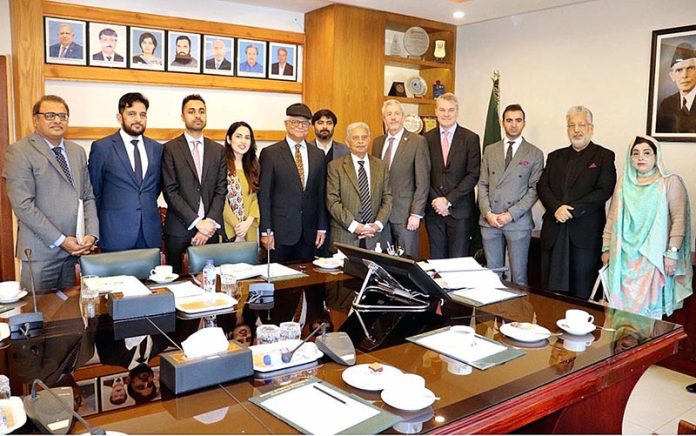 Minister of Federal Education and Professional Training Rana Tanveer Hussain met with a delegation of the Oxford Pakistan Programme. Chairman HEC Mukhtar Ahmed, AS Waseem Chaudhry also attended the meeting