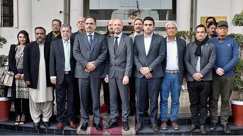 A group photo of Jakob Linulf Ambassador of Denmark to Pakistan, President Chamber Abdul Ghafoor Malik with Exporters at SCCI