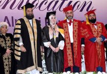 Governor Punjab Muhammad Balighur Rehman is awarding gold medal and degrees to the graduating students at annual convocation of the University of Sialkot.