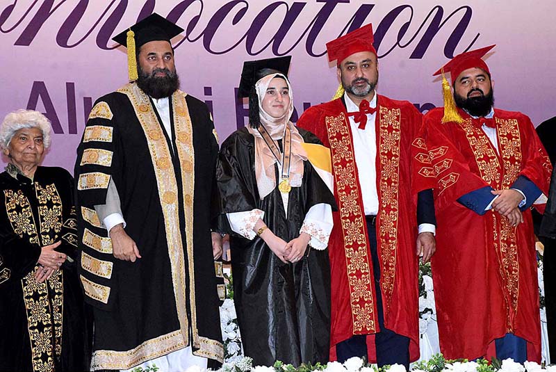 Governor Punjab Muhammad Balighur Rehman is awarding gold medal and degrees to the graduating students at annual convocation of the University of Sialkot.