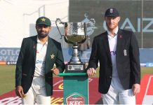 Captains of both England and Pakistan team standing with the trophy during the first day of cricket test match between Pakistan and England at the Rawalpindi Cricket Stadium