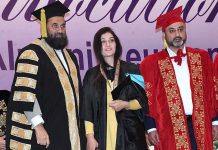 Governor Punjab Muhammad Balighur Rehman is awarding gold medal and degrees to the graduating students at annual convocation of the University of Sialkot