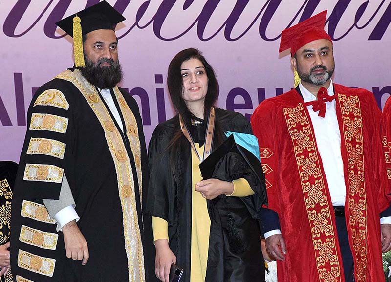 Governor Punjab Muhammad Balighur Rehman is awarding gold medal and degrees to the graduating students at annual convocation of the University of Sialkot