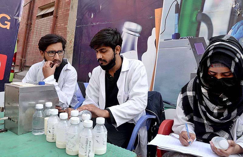A student is briefing about her model during Art and Science Exhibition at Allied School