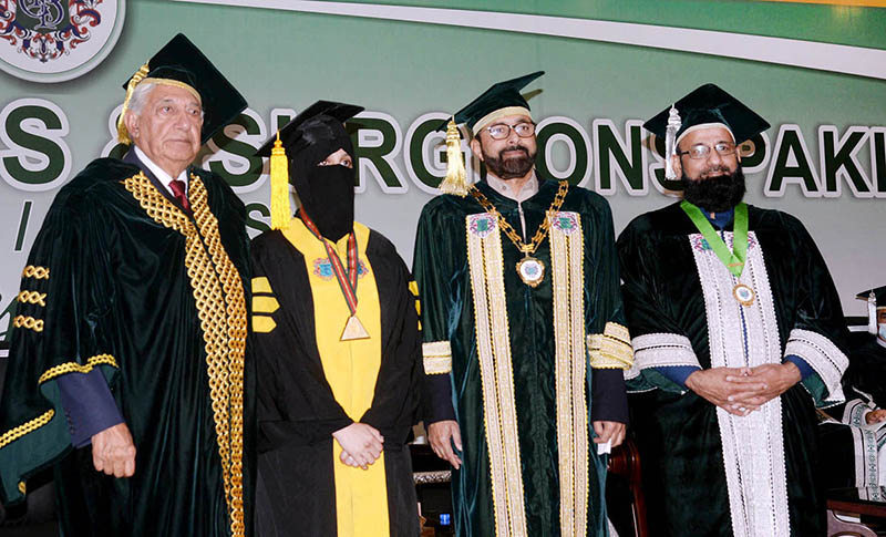 Prof. Mohammad Shoaib Shafi giving gold medal to Dr. Amina on the occasion of the 55th convocation of the College of Physicians and Surgeons of Pakistan at local hotel
