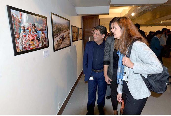 Foreigners viewing the photographic exhibition on 