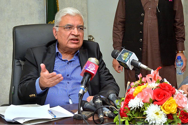 Federal Ombudsman of Pakistan Ejaz Ahmed Qureshi, addressing a press conference at Regional Office Karachi. Senior adviser and in charge regional office Syed Anwar Hyder were also present