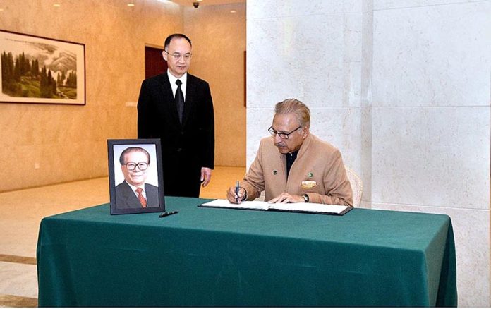 President Dr. Arif Alvi offering condolences over the sad demise of former Chinese President, Jiang Zemin at Chinese Embassy