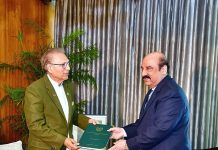 Chairman of the Federal Public Service Commission (FPSC) Captain ® Zahid Saeed presenting Annual Report 2021 to President Dr. Arif Alvi at Aiwan-e-Sadr.