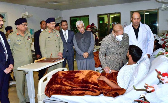 Defence Minister meets Bannu Operation injured officers, soldiers at CMH Rawalpindi