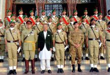 President Dr Arif Alvi in a group photo at the mausoleum of Quaid e Azam.