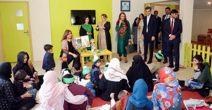 First Lady Begum Samina Arif Alvi during her visit to KDSP Learning Center