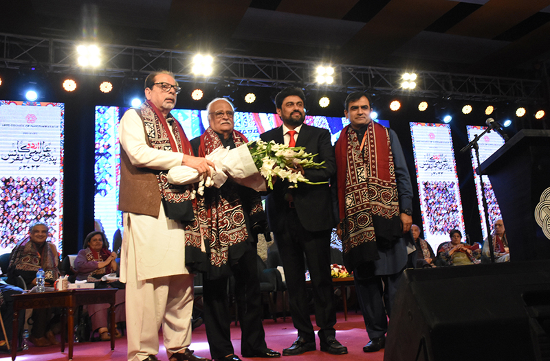 Governor Sindh Kamran Khan Tessori, President Karachi Arts Council Muhammad Ahmed Shad and Commissioner Karachi Muhammad Iqbal Anwer presenting bouquet to Anwar Maqsood by ending of the last session of 15th International Urdu Adab conference organized by Karachi Arts Council