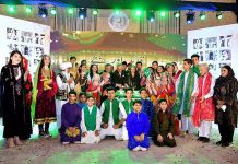 President Dr Arif Alvi along with the Federal Minister for Finance and Revenue Senator Muhammad Ishaq Dar, First Lady Begum Samina Arif Alvi and children cutting cake on Quaid-e-Azam Muhammad Ali Jinnah’ s 146 birth anniversary at Aiwan-e-Sadr