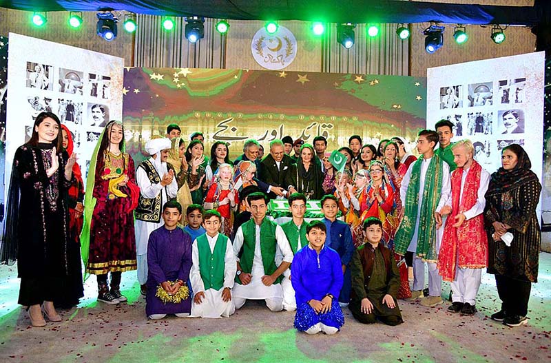 President Dr Arif Alvi along with the Federal Minister for Finance and Revenue Senator Muhammad Ishaq Dar, First Lady Begum Samina Arif Alvi and children cutting cake on Quaid-e-Azam Muhammad Ali Jinnah’ s 146 birth anniversary at Aiwan-e-Sadr