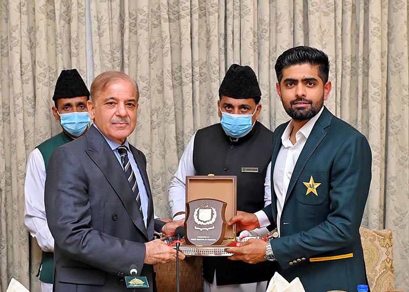 Prime Minister Muhammad Shehbaz Sharif presenting a souvenir to Babar Azam, Captain of Pakistan Cricket Team