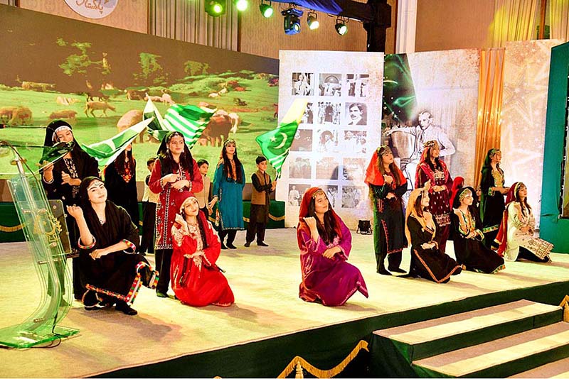 Children in cultural dresses of Pakistan performing medley and paying tribute to Quaid-e-Azam Muhammad Ali Jinnah on his 146th birth anniversary at Aiwan-e-Sadr.