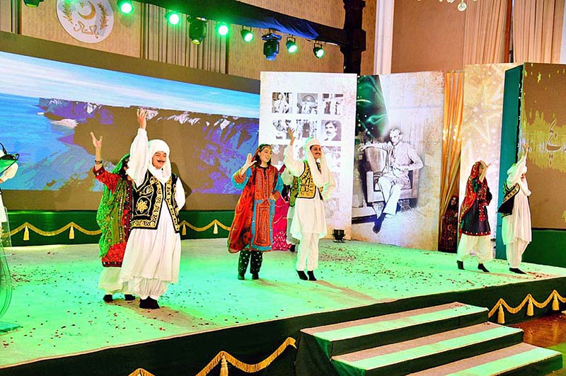 Children in cultural dresses of Pakistan performing medley and paying tribute to Quaid-e-Azam Muhammad Ali Jinnah on his 146th birth anniversary at Aiwan-e-Sadr.