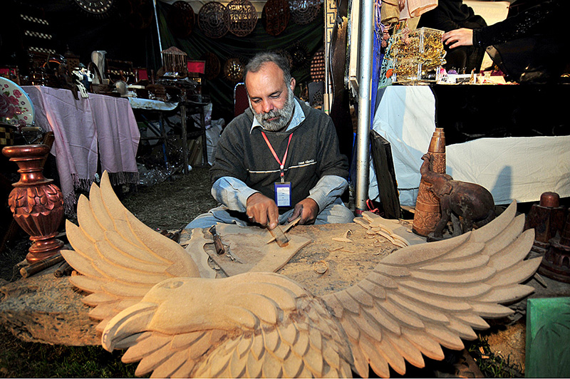 An artisan showing his craft skills during “Folk Festival Lok Mela” at Lok Virsa.