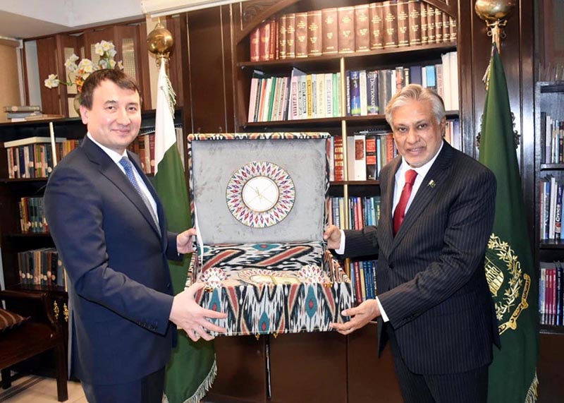 Federal Minister for Finance and Revenue, Senator Mohammad Ishaq Dar and H.E Mr. Khodjaev Jamshid Abdukhakimovich, Deputy Prime Minister/Minister of Investment & Foreign Trade of Uzbekistan exchanging gifts after meeting at Finance Division.