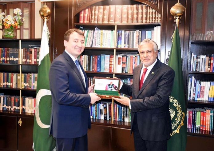 Federal Minister for Finance and Revenue, Senator Mohammad Ishaq Dar and H.E Mr. Khodjaev Jamshid Abdukhakimovich, Deputy Prime Minister/Minister of Investment & Foreign Trade of Uzbekistan exchanging gifts after meeting at Finance Division.