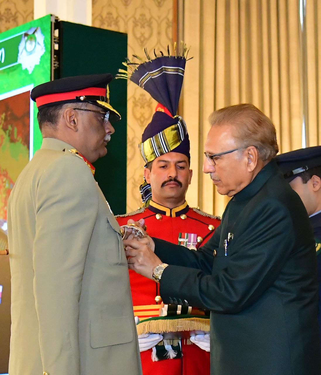 President confers Nishan-i-Imtiaz (military) on CJCSC, COAS