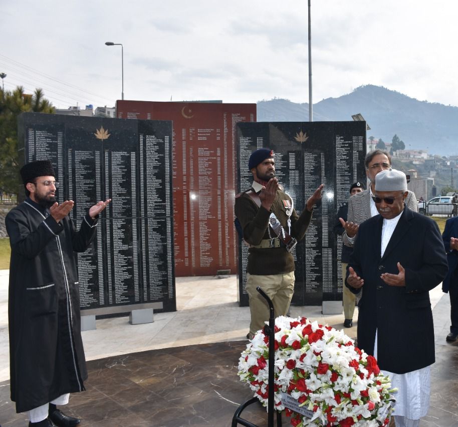 OIC secretary-general lays wreath at J&K Monument