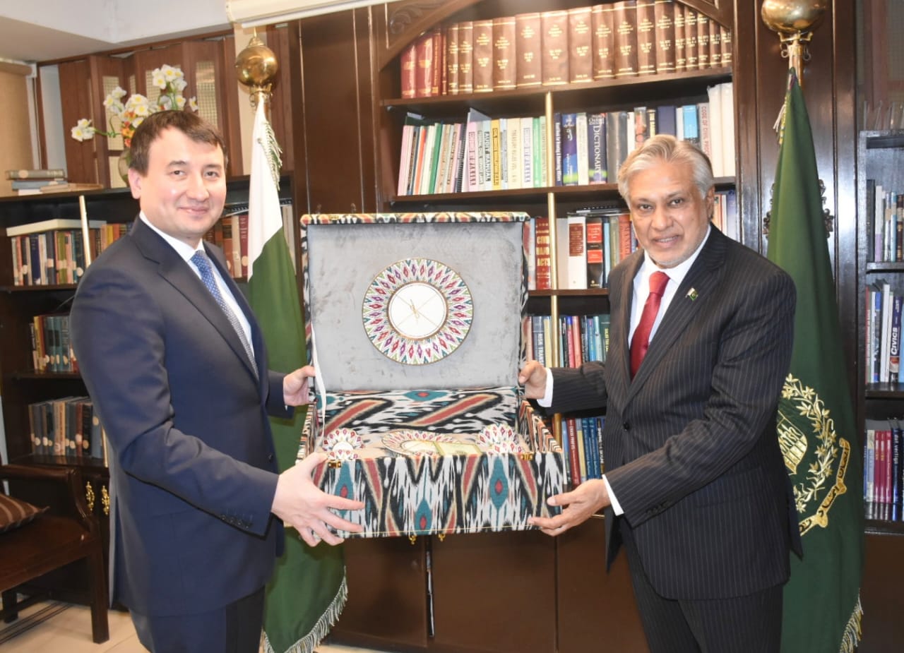 Uzbek Deputy PM calls on Ishaq Dar
