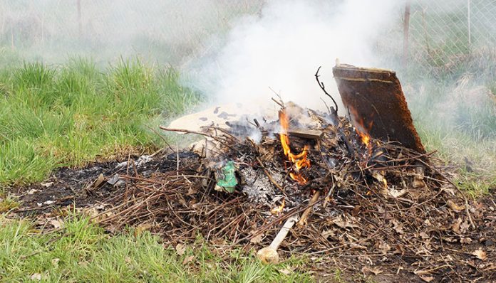 Authorities fail to implement ban on burning of trash