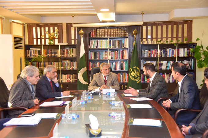 Ishaq Dar holds meeting with Daraz delegation
