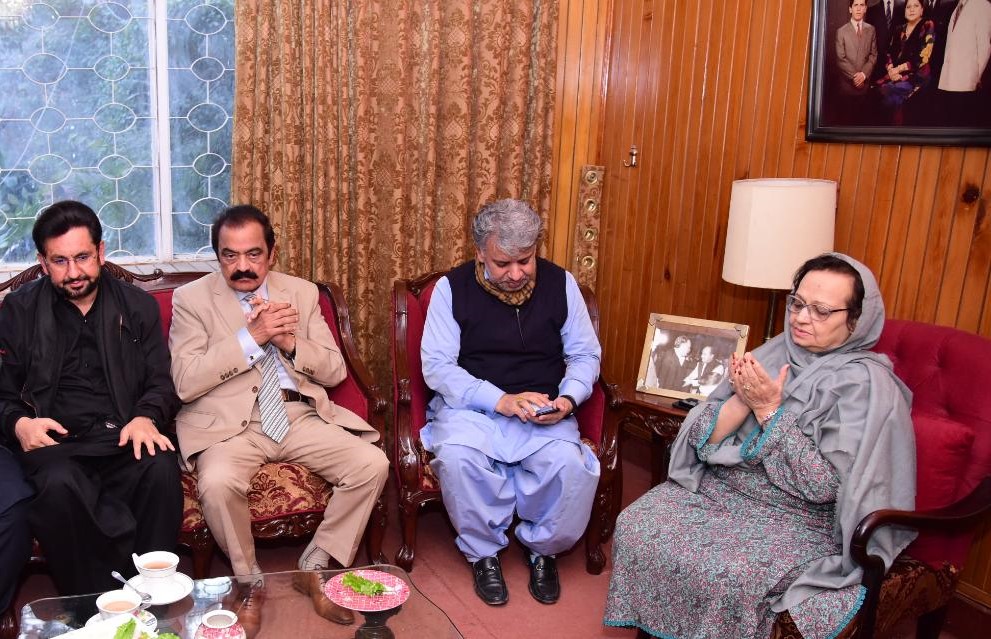 Rana Sanaullah visits late Najma Hameed's house to offer condolence