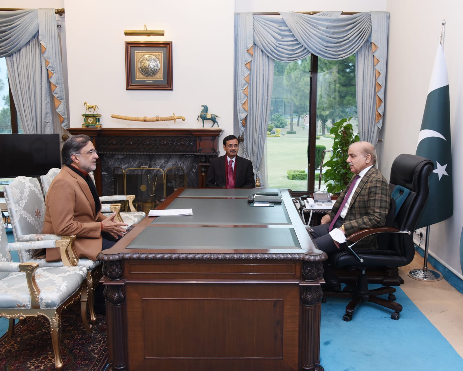 PM, Kaira discuss Kashmir Affairs ministry's matters, political situation