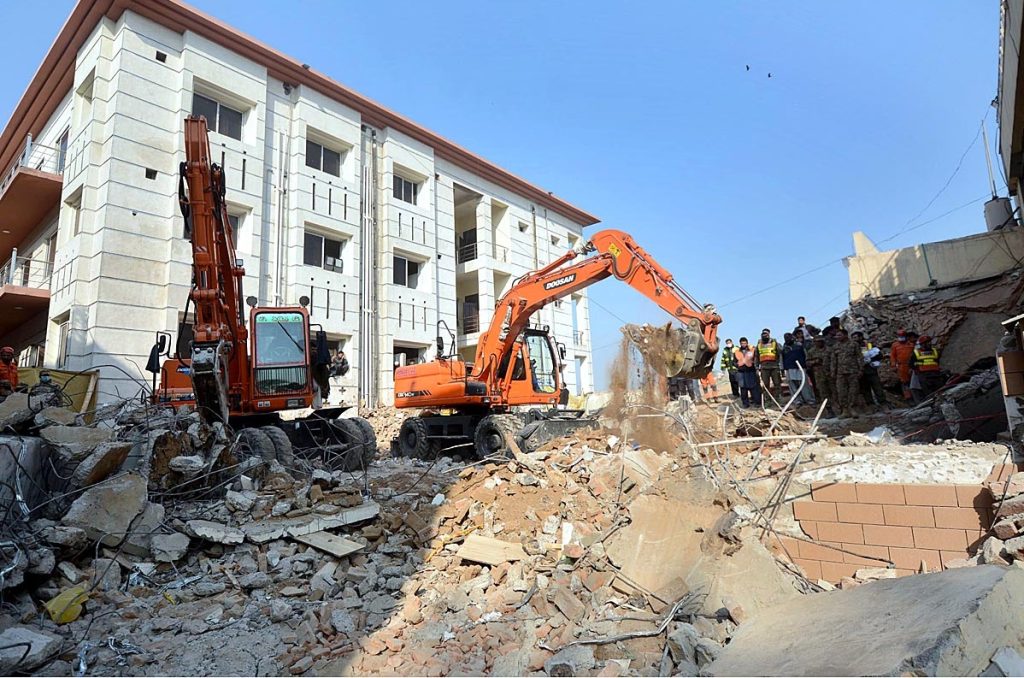 Peshawar blast : Lady Reading Hospital receives 100 dead bodies