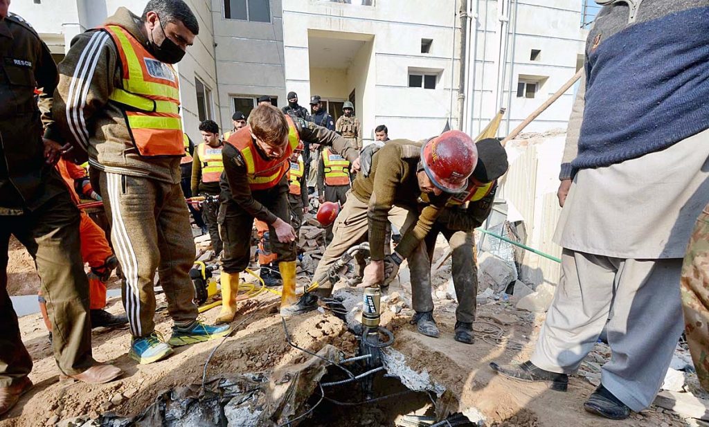 Peshawar blast : Lady Reading Hospital receives 100 dead bodies