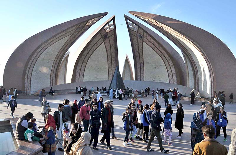 A large number of people visiting National Monument to spend their holiday in Federal Capital.